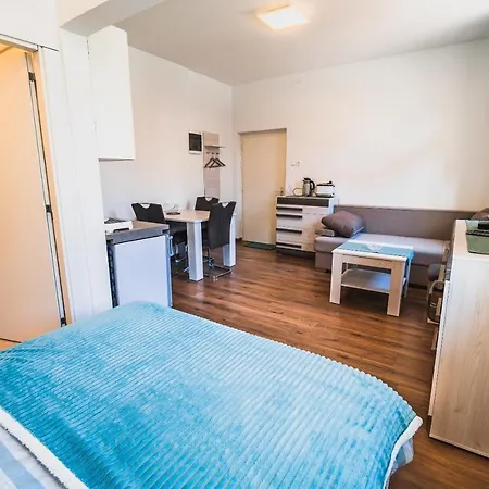 Center Apartment *