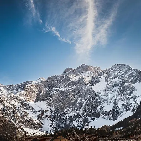 Center * Zgornje Jezersko